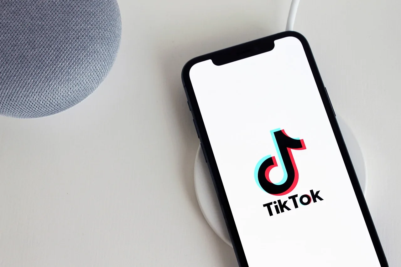 tiktok, app, iphone, phone, social media, the iphone 11, smartphone, technology, tiktok, tiktok, tiktok, tiktok, tiktok. How to make platform comparisons that hold up