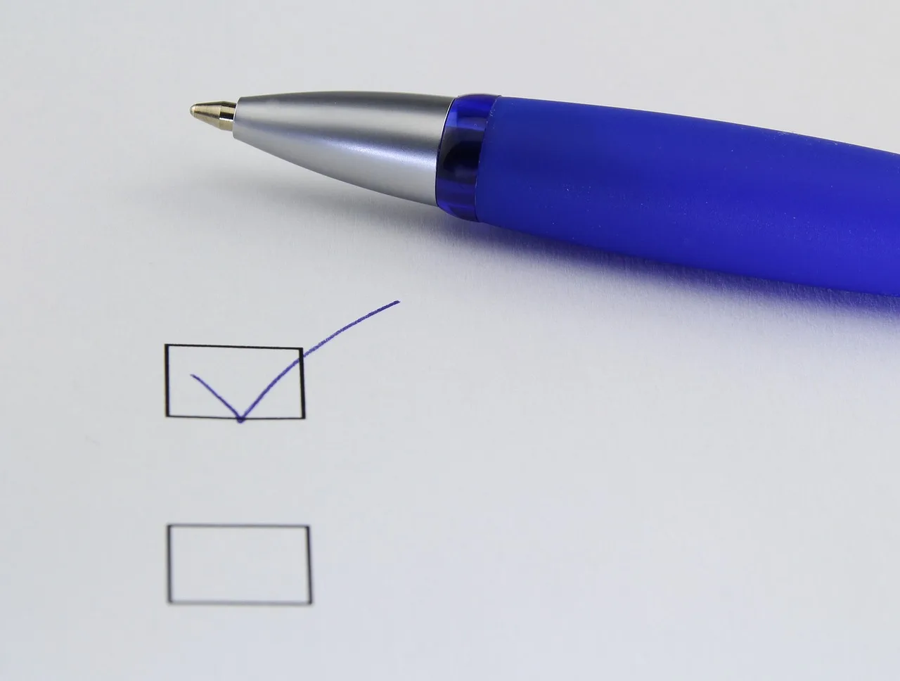 office, selection, write, paper, mark with a cross, done, ballpoint pen, pen, select, checklist, selection list, decide, decision, checklist, checklist, checklist, checklist, checklist. What a tick in a platform comparison table hides and what to write instead