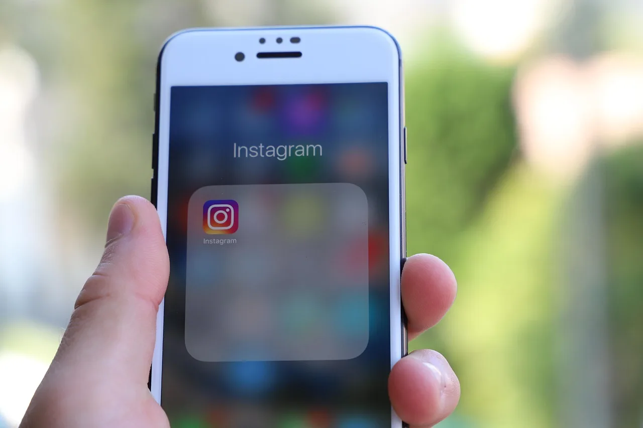 iphone, smartphone, social media, phone, mobile phone, icon, display, app, social networks, internet, social, facebook, instagram, instagram, instagram, instagram, instagram, instagram. Why is an empty result the most useful feature in platform comparisons search?