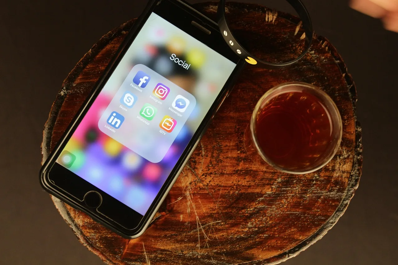 smartphone, screen, social media, apps, media, network, social media, social media, social media, social media, social media. Professional networks data compared across three tiers of trust